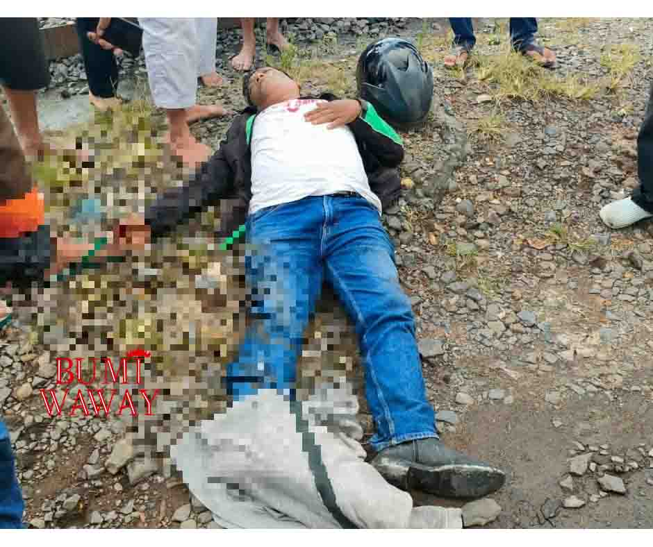 Kereta Api Adu Besi R2