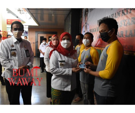 Pemkot Serahkan KTP-EL Bagi WBP Lapas Kelas