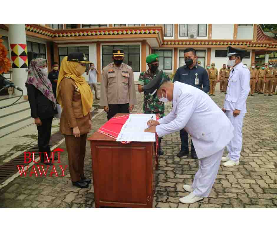 Bupati Tanggamus Lantik Pejabat Pekon