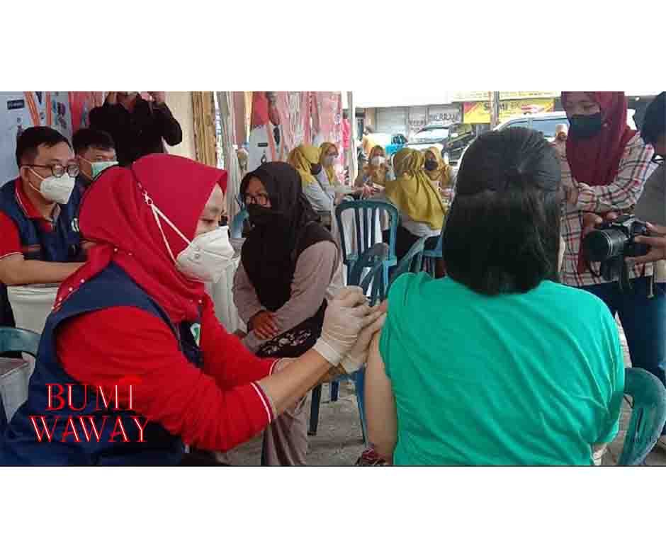 PEMKOT GELAR VAKSIN BOOSTER DI BAMBU KUNING
