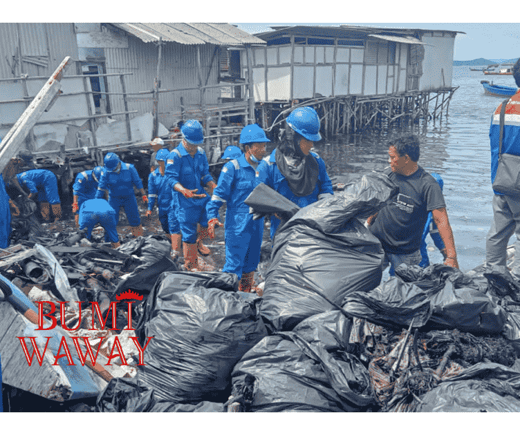 DLH LAMPUNG MEMBAWA SAMPEL LIMBAH