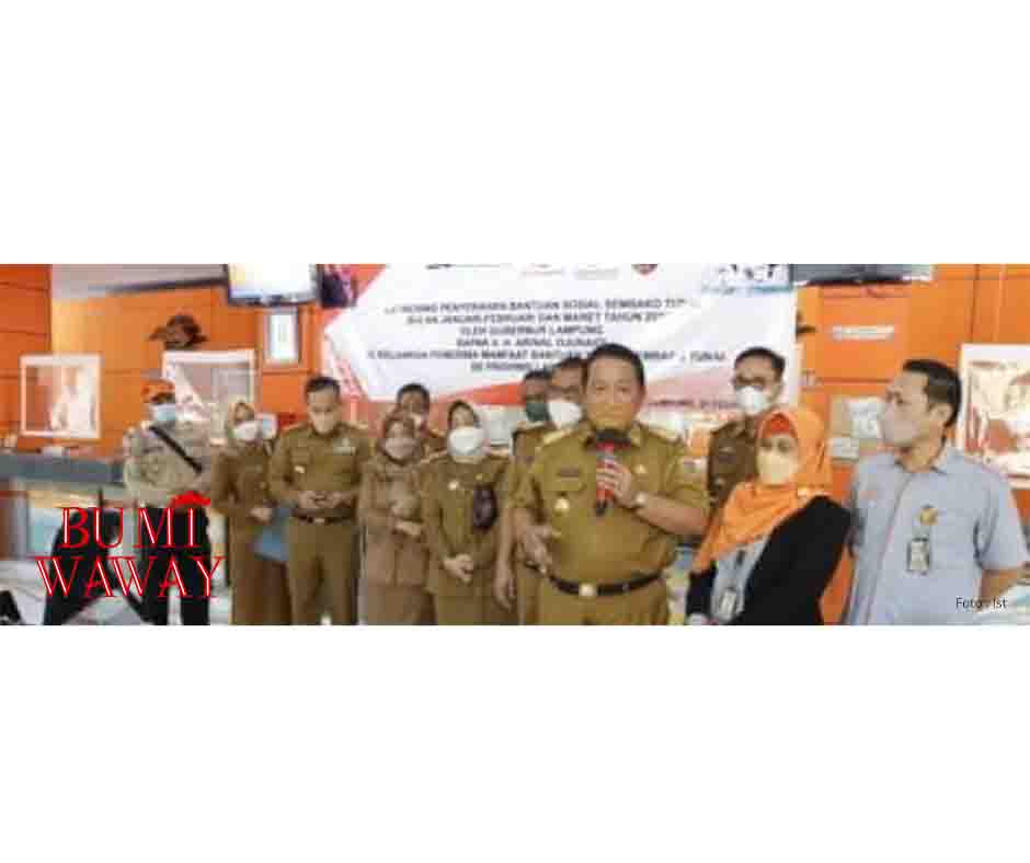 ARINAL SERAHKAN SIMBOLIS BANTUAN TUNAI PKH