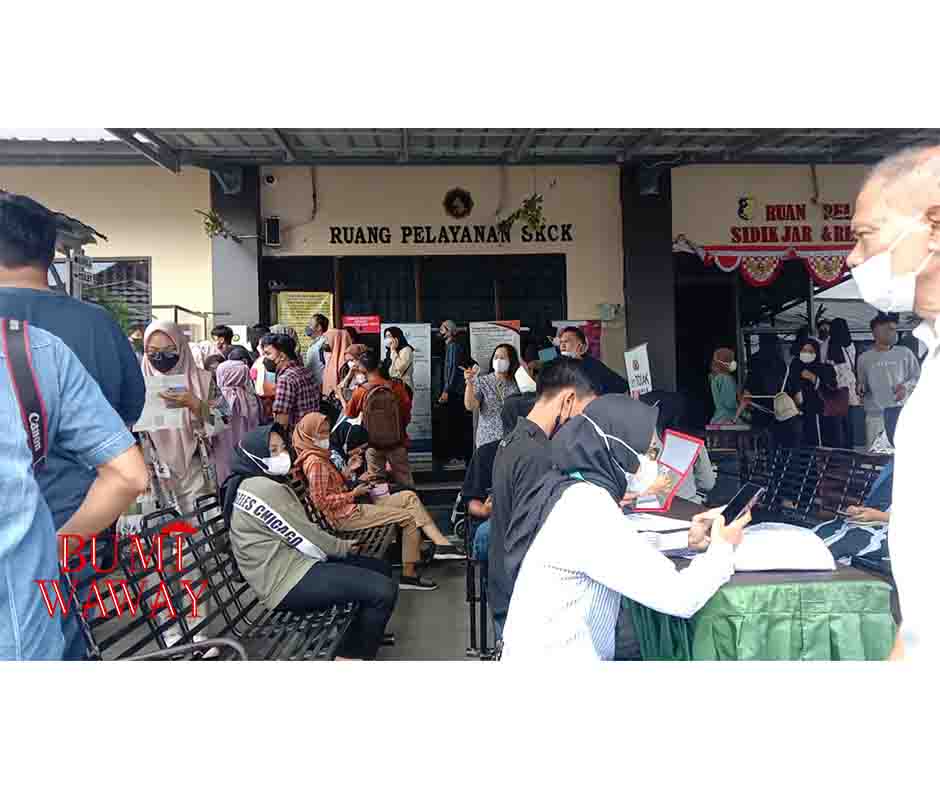 PELAYANAN SKCK DI POLRESTA MEMENUHI LOKET ANTREAN