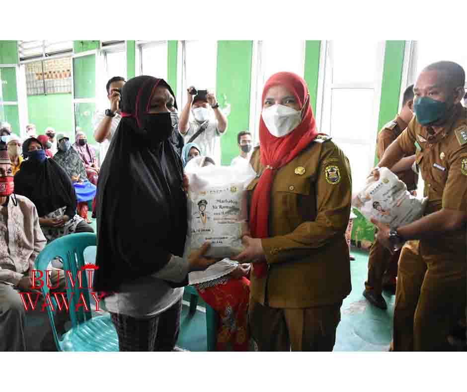 WALIKOTA DAN BAZNAS KOTA SERAHKAN BANTUAN KE MASYARAKAT