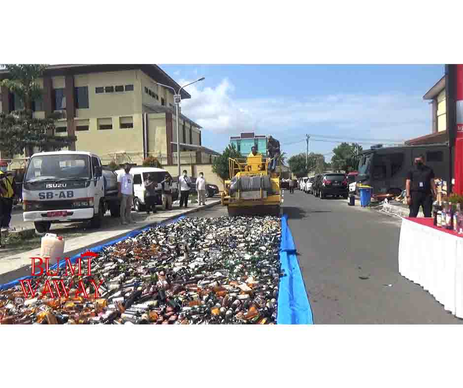 POLDA LAMPUNG MUSNAHKAN NARKOTIKA SERTA RIBUAN BOTOL MIRAS ILEGAL