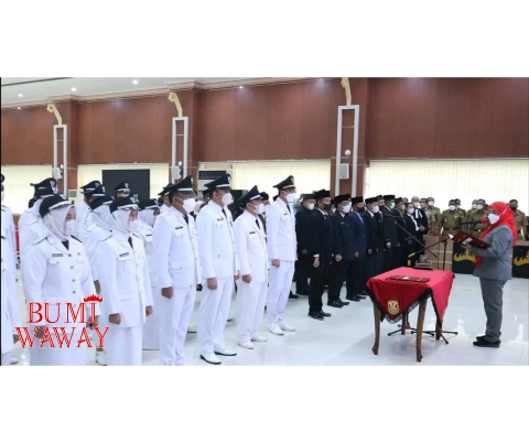 WALIKOTA EVA LANTIK 30 LURAH DAN 1 CAMAT