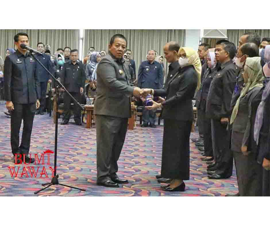 GUBERNUR ARINAL DJUNAIDI MELANTIK DAN MENGAMBIL SUMPAH JABATAN 105 PEJABAT ADMINISTRATOR DAN PEJABAT PENGAWAS