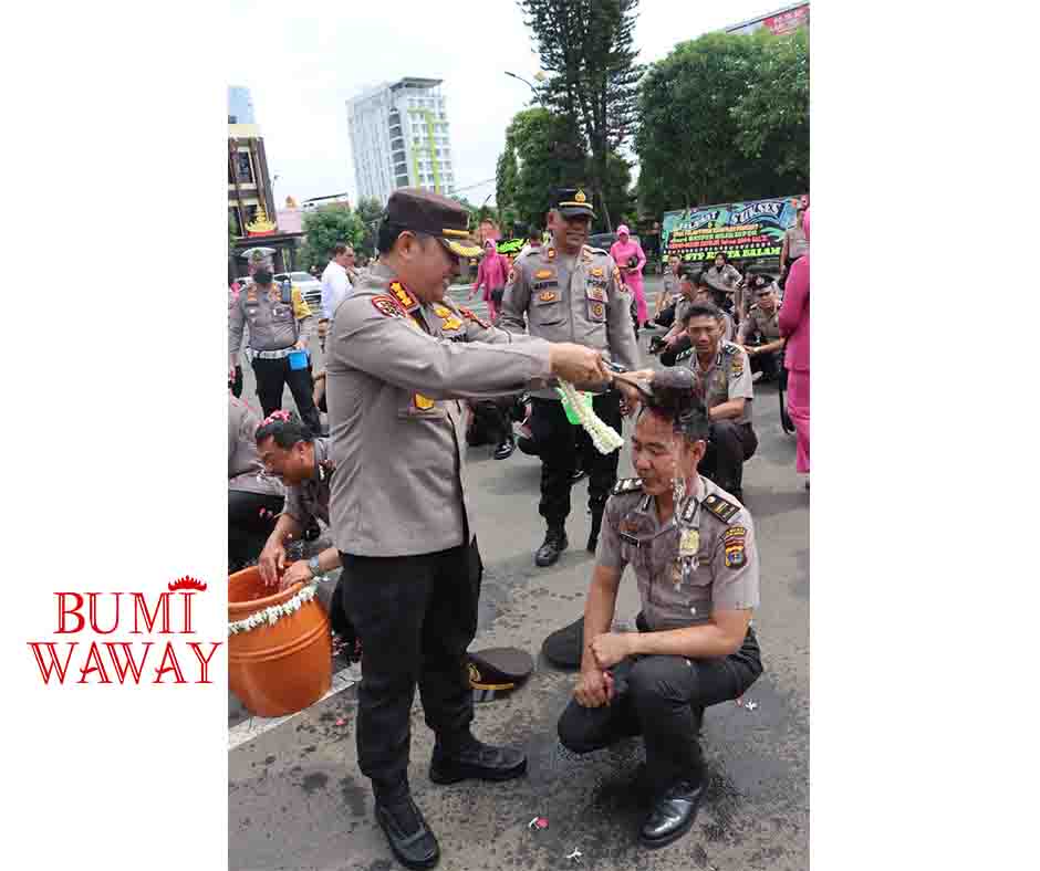 KAPOLRESTA BANDAR LAMPUNG PIMPIN UPACARA KENAIKAN PANGKAT 81 PERSONEL