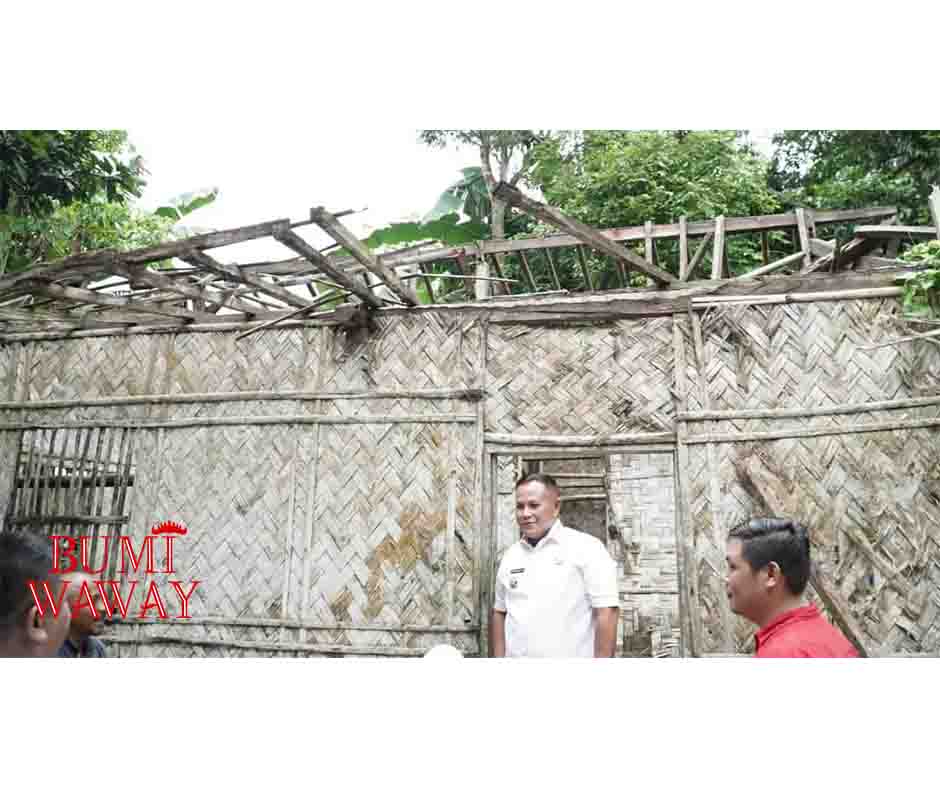 TEKAN RTLH, BUPATI LAMSEL SALURKAN BANTUAN BEDAH RUMAH DI KECAMATAN NATAR