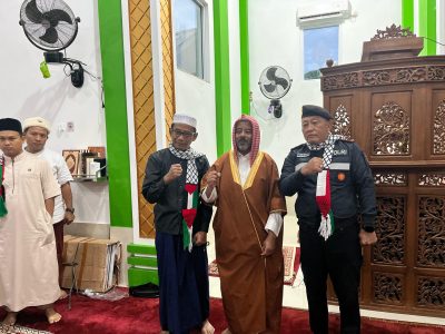 Polres Pesisir Barat Laksanakan Pengamanan Giat Safari Ramadhan Syeikh DR. Salman Salamah Suleiman Al Hamoud di Masjid Babut Taqwa