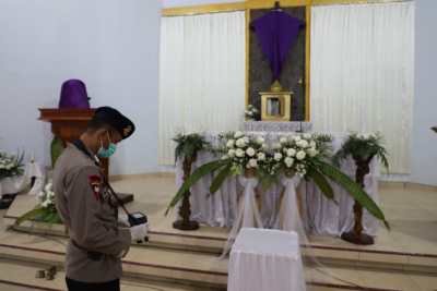 Gegana Lampung Amankan Malam Peringatan Wafat Isa Al-Masih di Sejumlah Gereja