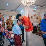 AKSI VIRAL RAIHAN PANJAT TIANG BENDERA, GUBERNUR MIRZA BERI HADIAH SEPEDA HINGGA TABUNGAN