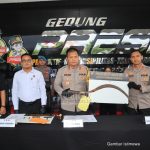 POLISI GAGALKAN AKSI TAWURAN DI BEKASI, DUA PEMUDA DITANGKAP BAWA SAJAM