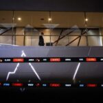 IHSG Anjlok 1,81 Persen ke Level 6.734, Rupiah Ikut Melemah